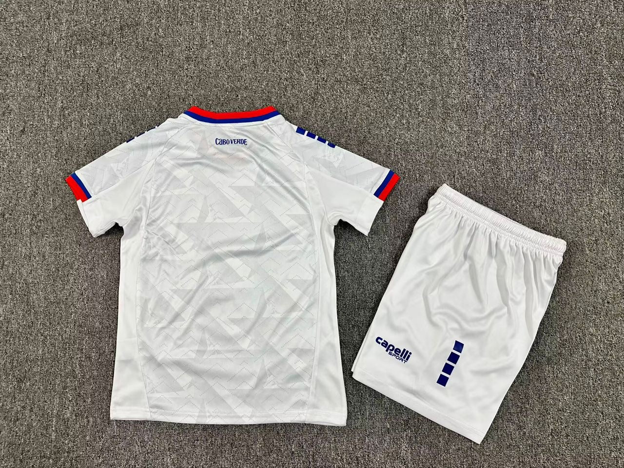 Conjunto Infantil Cabo Verde alternativa Copa do mundo 2026 - branca