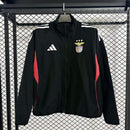 Casaco preto e vermelho 2025/26 fecho completo