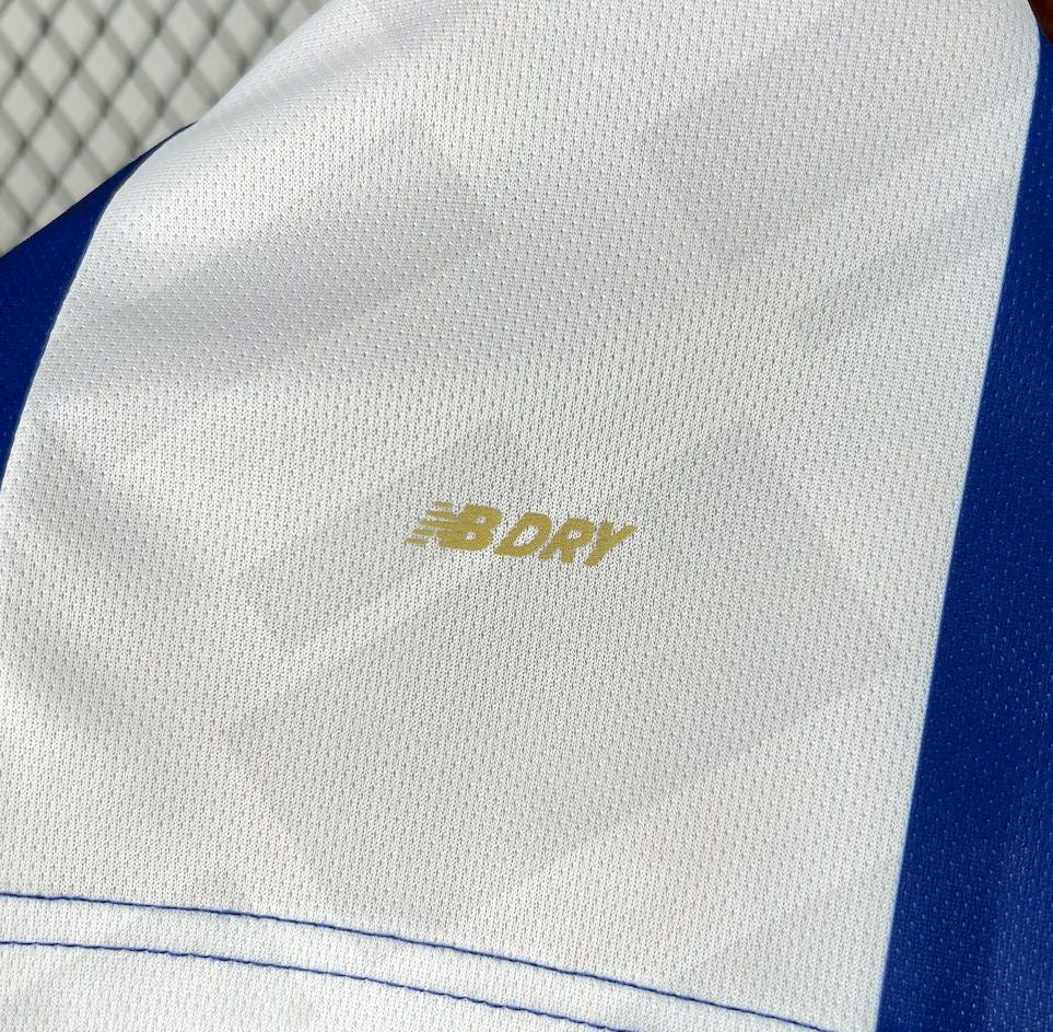 Camisola primeiro equipamento azul/branco 2025/26 simbolo bordado