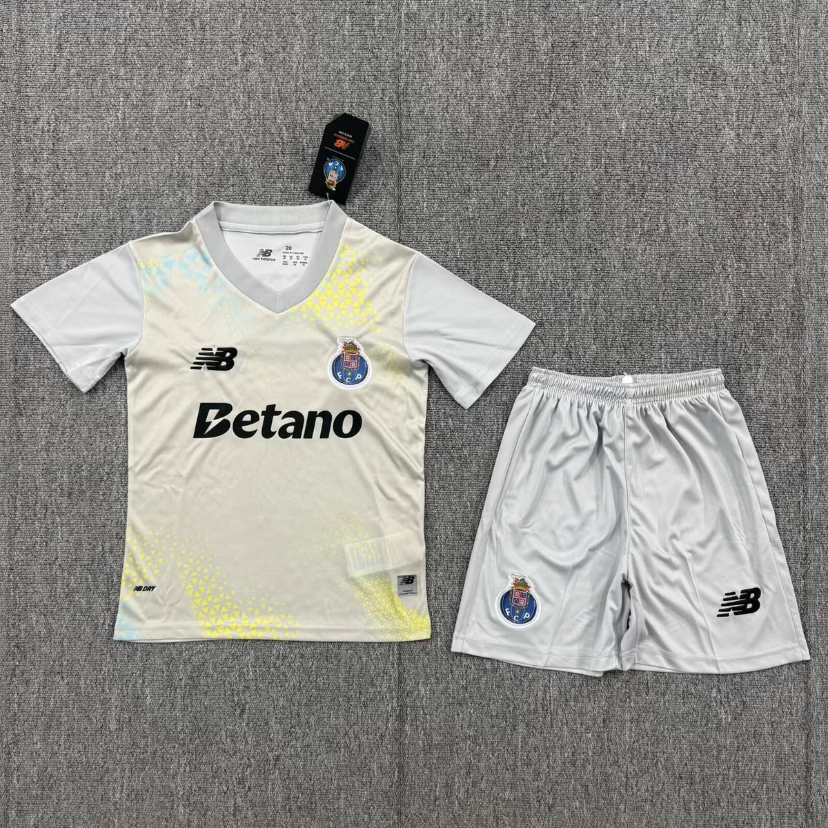 Conjunto Infantil FC Porto Guarda-Redes Cinzento 2026/27 – imagem 3