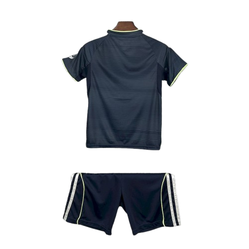 Conjunto Infantil Real Madrid alternativo 2025/26