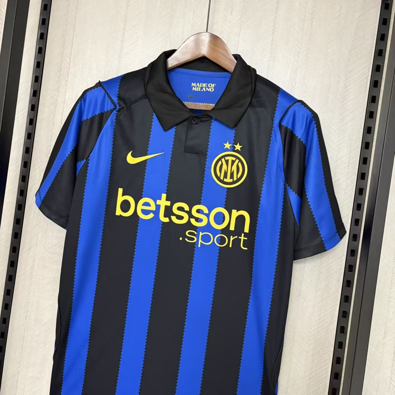 Camisola Inter Milão home azul e preta 2026/27