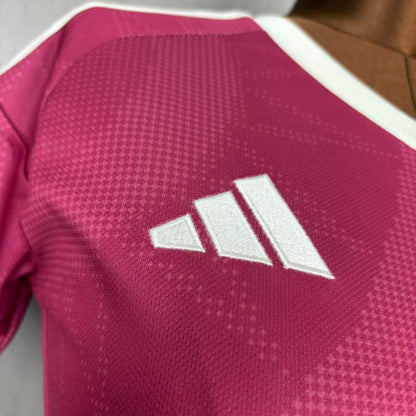 Camisola Real Madrid FEMININA terceira rosa 2026/27