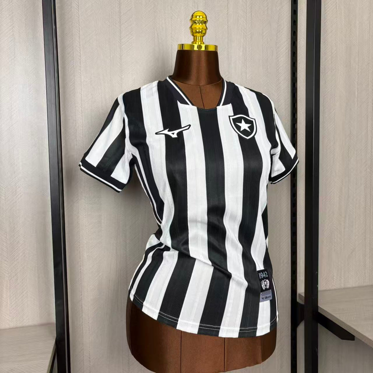 Camisola Feminina principal branca/preta 2026/27
