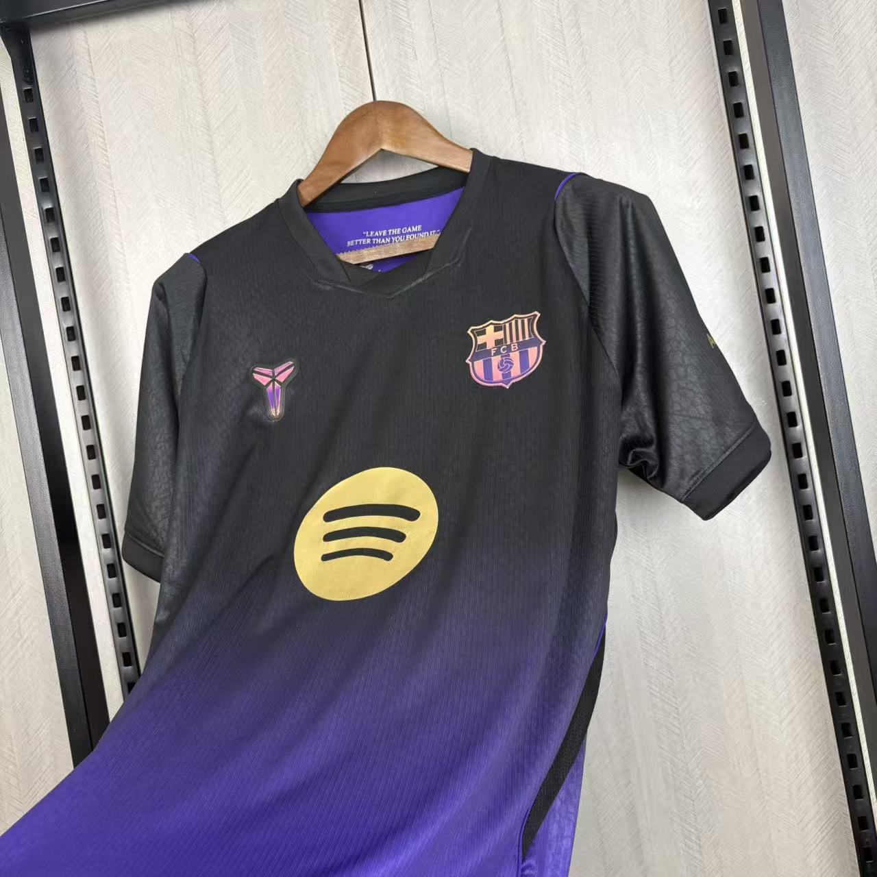Camisola Barcelona alternativa preta e roxa 2026/27