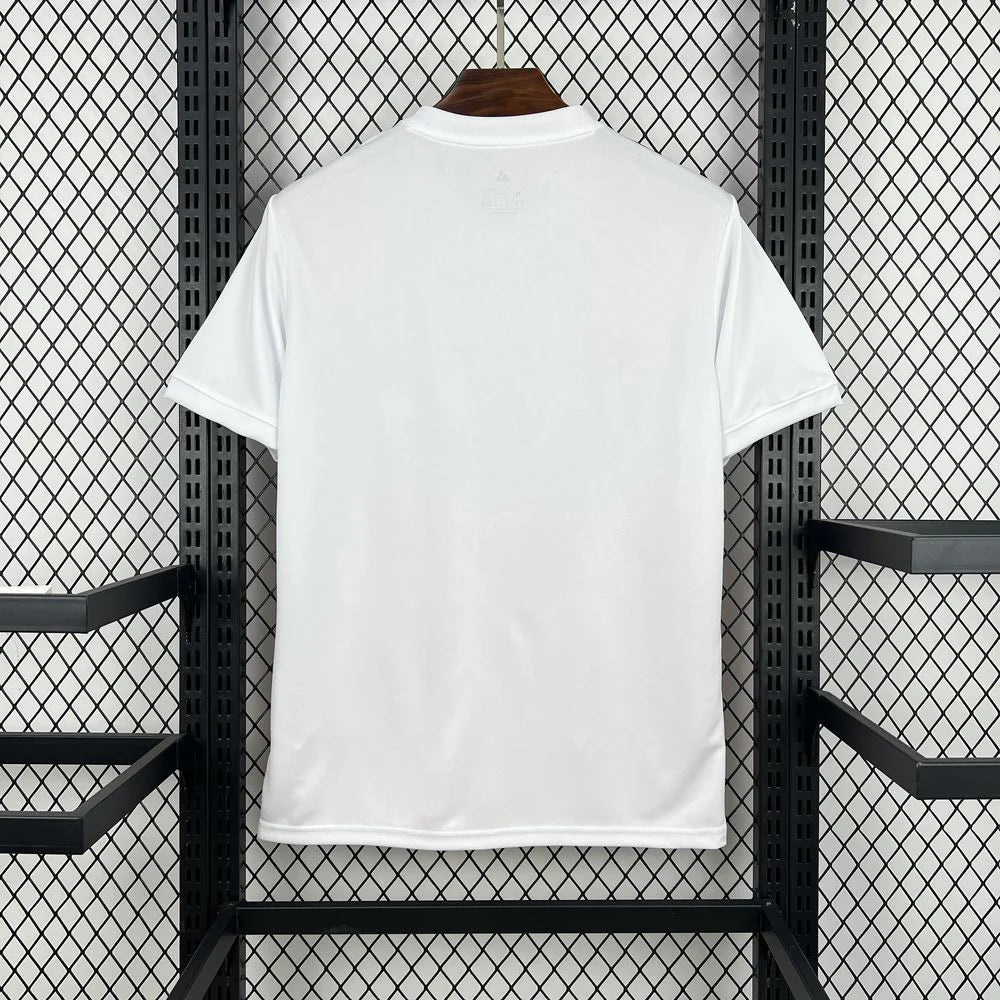 Camisola concept branca e vermelha 2026/27