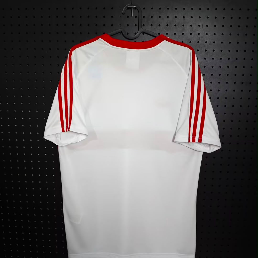 Camisola pré jogo/viagem vermelha/branca 2026/27