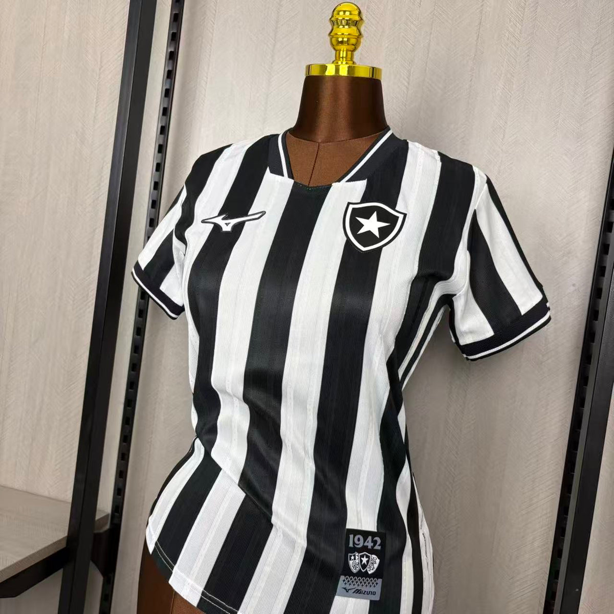 Camisola Feminina principal branca/preta 2026/27