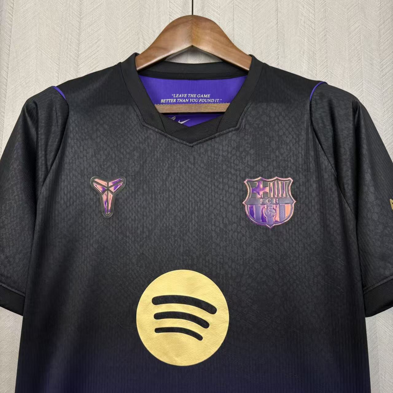 Camisola Barcelona alternativa preta e roxa 2026/27