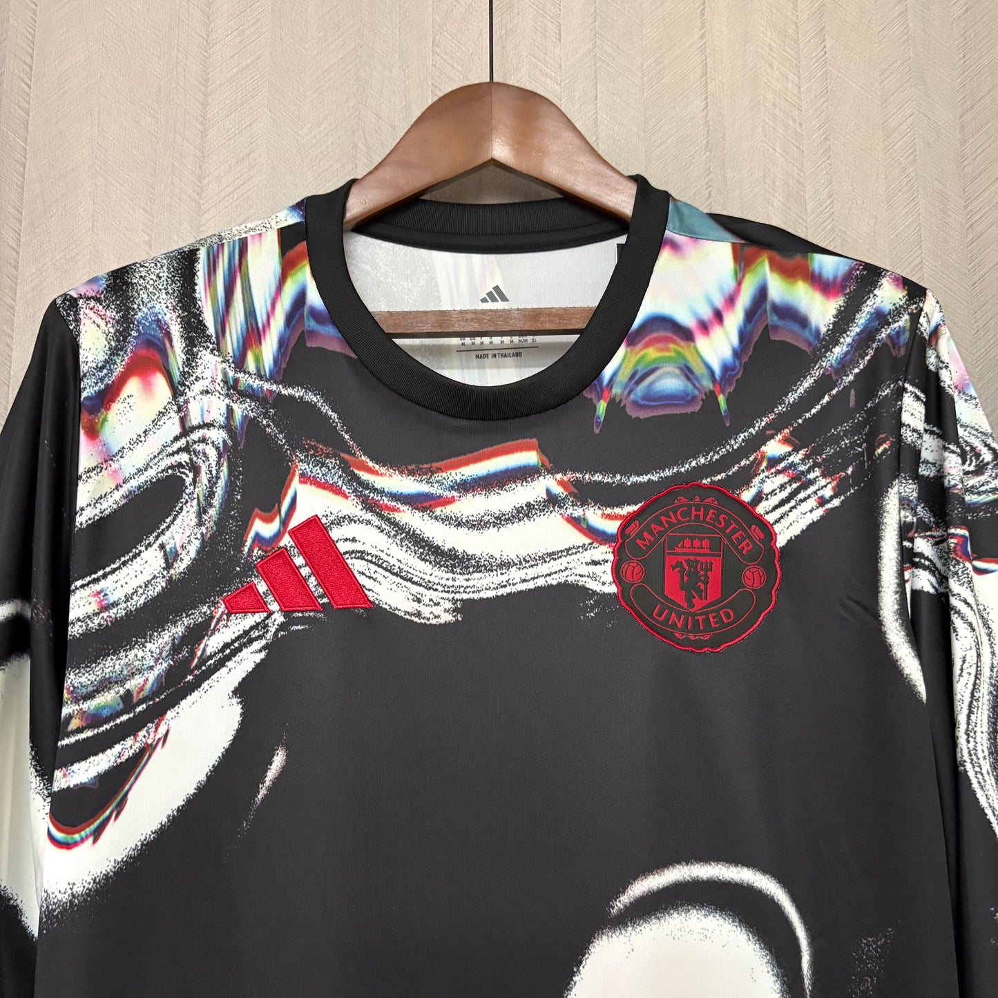 Camisola Manchester United Pré Jogo 2026/27 - MANGA LONGA
