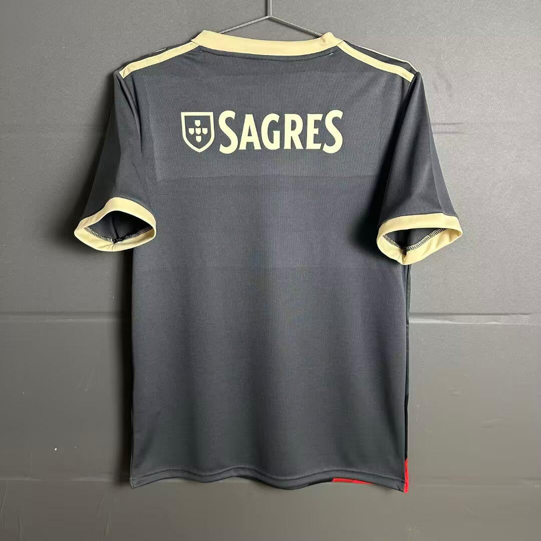 Camisola concept preta e vermelha 2026/27