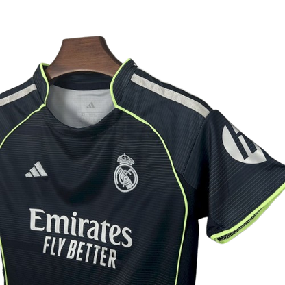 Conjunto Infantil Real Madrid alternativo 2025/26