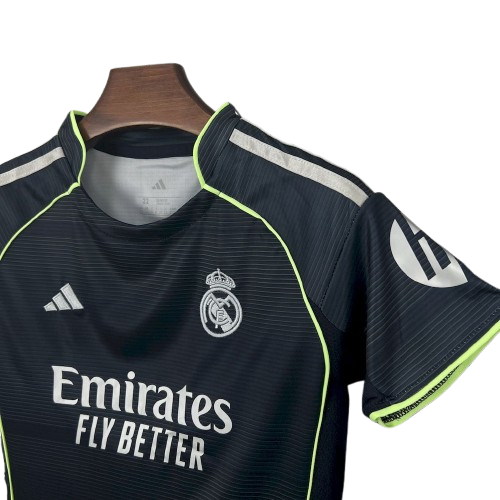 Conjunto Infantil Real Madrid alternativo 2025/26