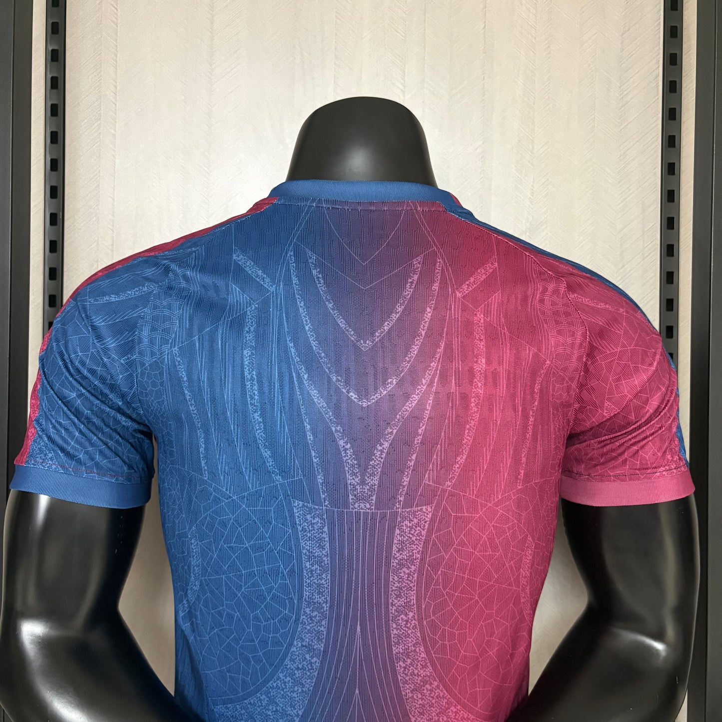 Camisola Barcelona Special Edition azul e vermelha  - Player 2026/27