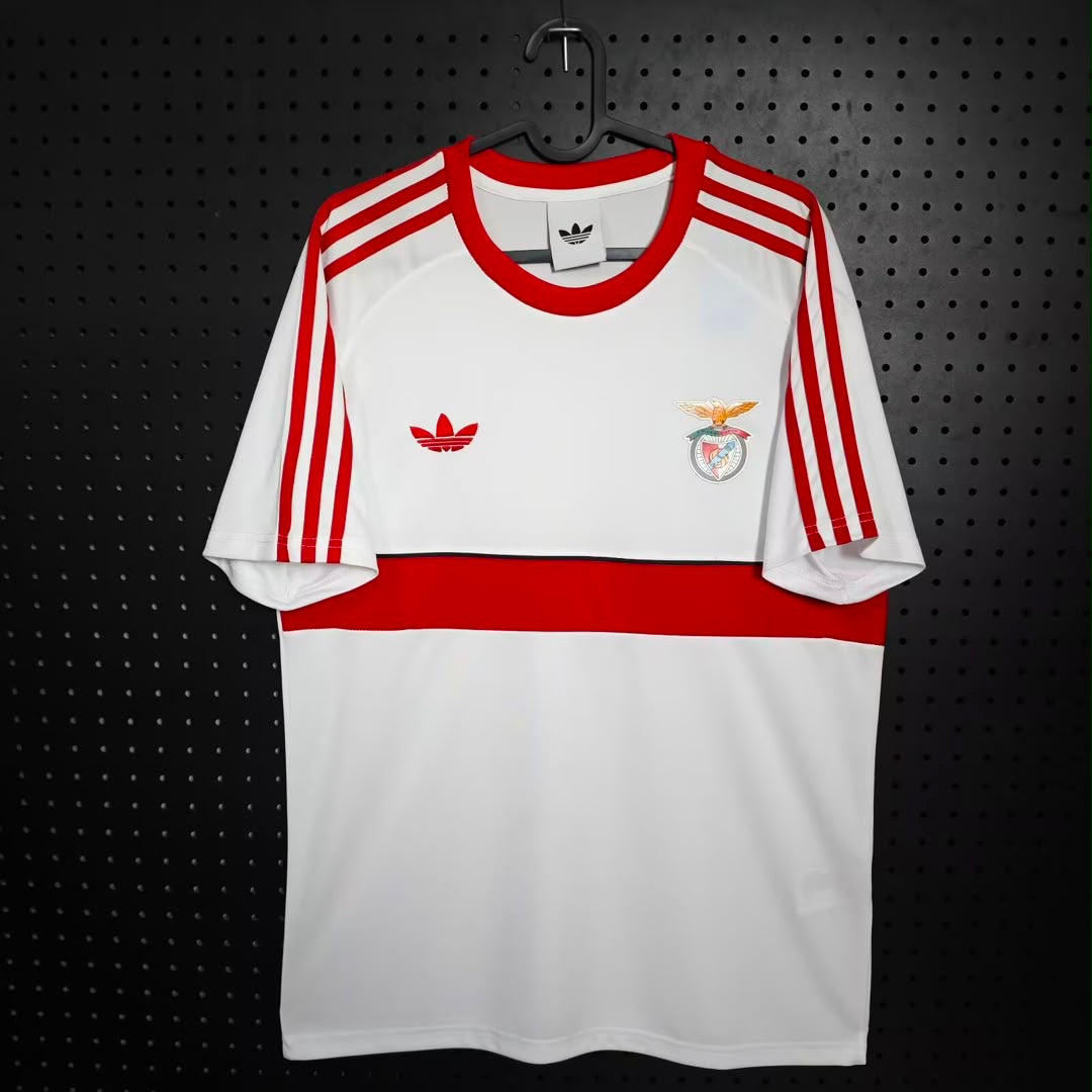 Camisola pré jogo/viagem vermelha/branca 2026/27