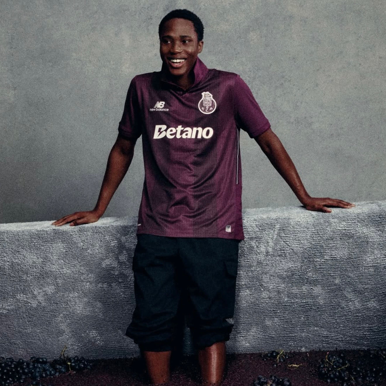 Camisola dragão ALTERNATIVA 2026/27 rubi secundário – pré venda (11 a 22 dias úteis)