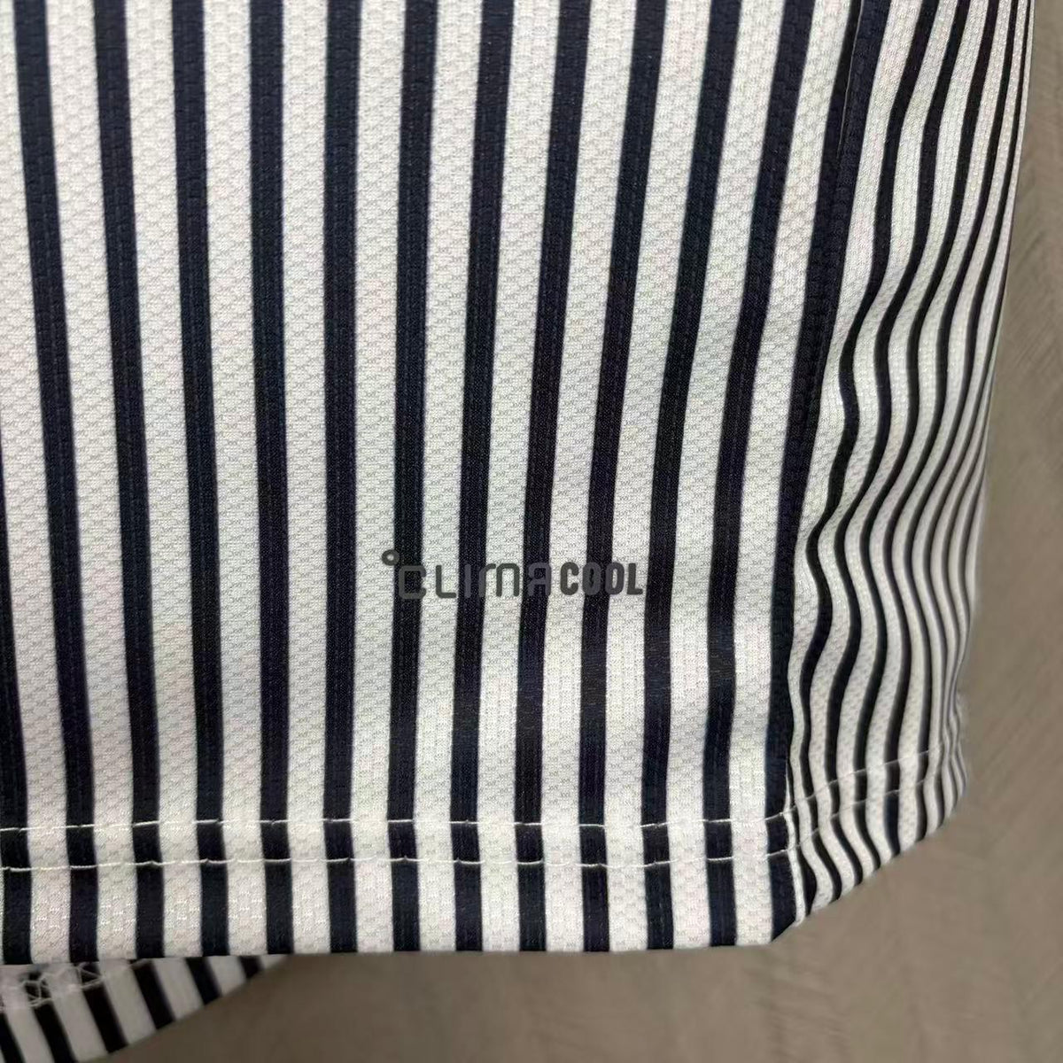 Camisola alternativa branca/azul 2026/27
