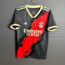 Camisola concept preta e vermelha 2025/26