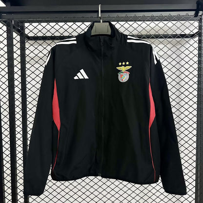 Casaco preto e vermelho 2025/26 fecho completo
