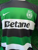 Camisola principal verde/branca/preta 2024/25