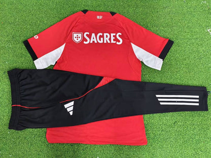 Conjunto calça e camisola vermelha 2025/26