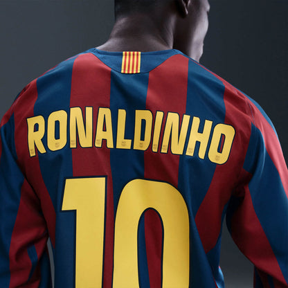 Camisola MANGA LONGA Barcelona Home Ronaldinho Retrô 2005/06 - Vermelha e Azul REEDIÇÃO