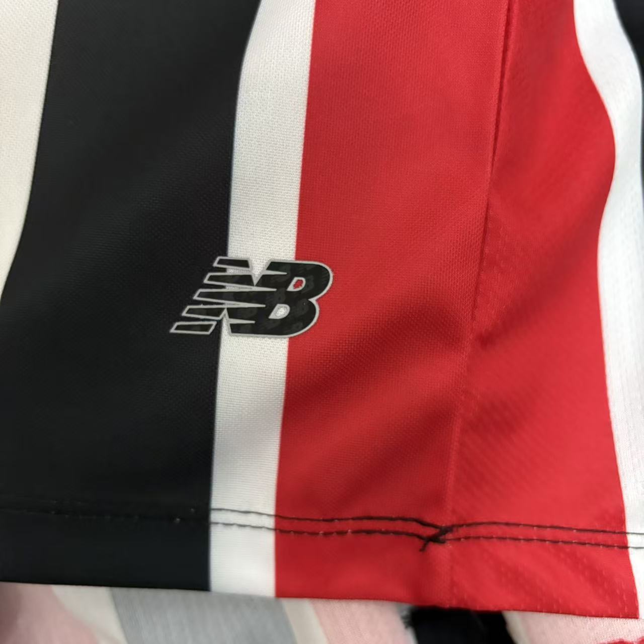 Camisola Alternativa tricolor 2026/27