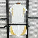 Conjunto infantil Al Nassr branco e dourado 24/25