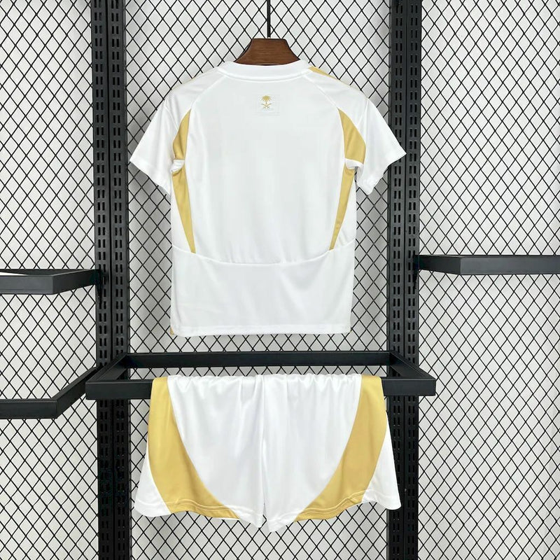Conjunto infantil Al Nassr branco e dourado 24/25