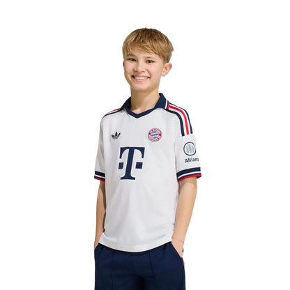 Conjunto Infantil Bayern de Munique alternativa 2026/27 - branca