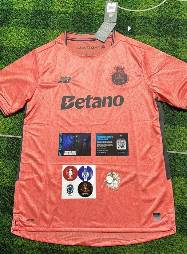 Camisola segundo equipamento rosa 2025/26 simbolo bordado