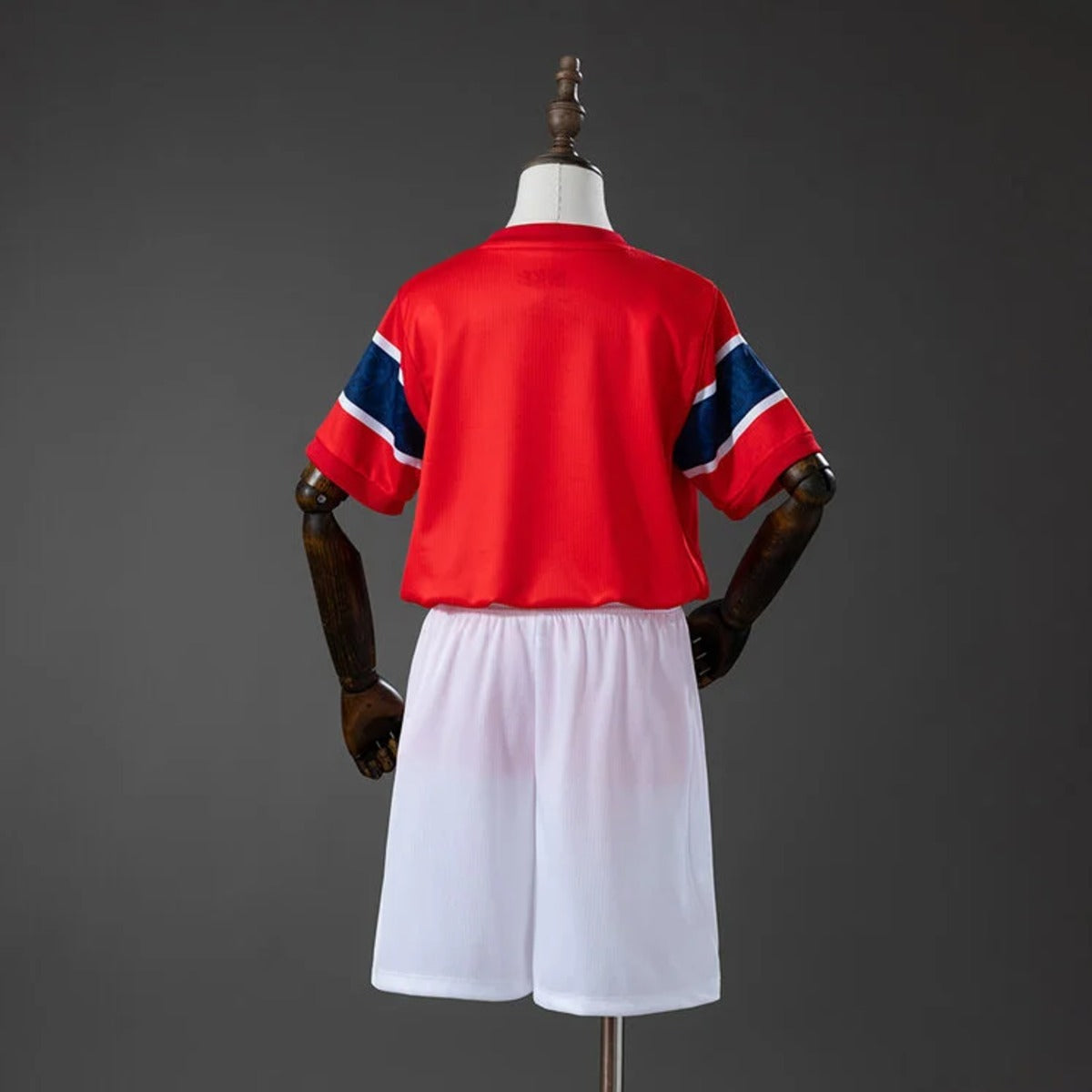 Conjunto infantil Seleção Noruega principal vermelha 2026