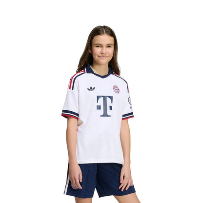 Conjunto Infantil Bayern de Munique alternativa 2026/27 - branca