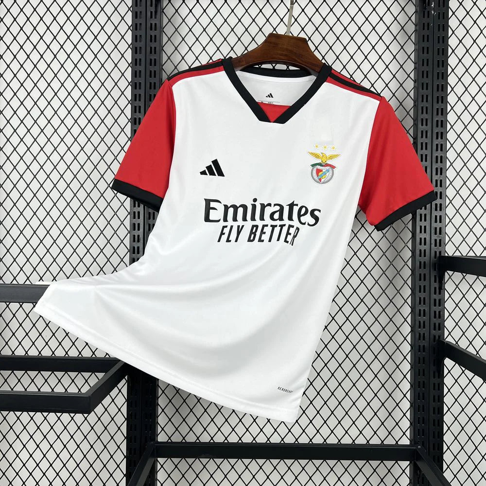 Camisola concept branca e vermelha 2026/27