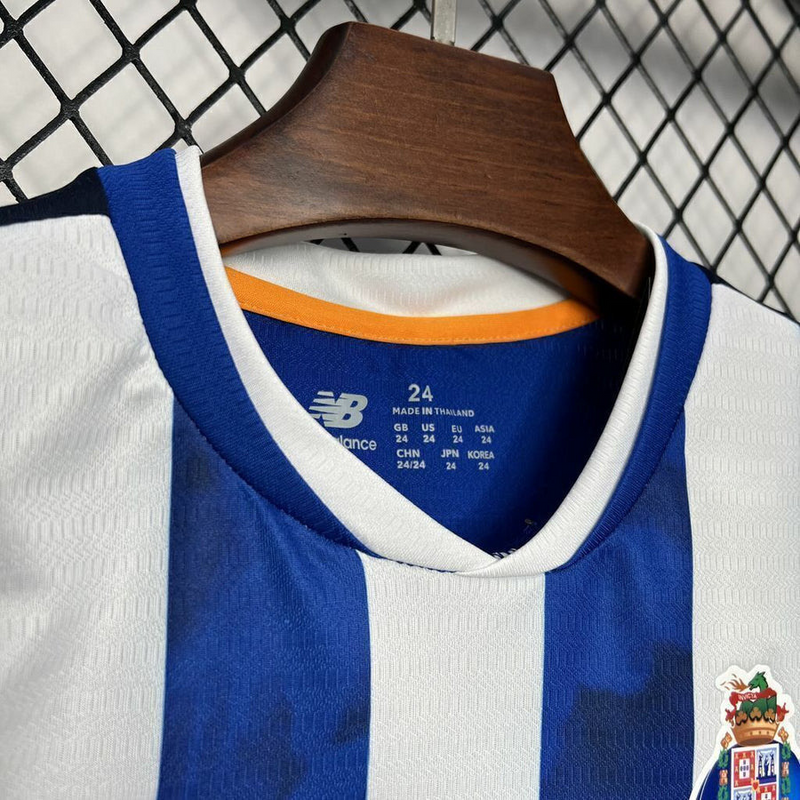 Conjunto infantil principal azul e branco 2024/25