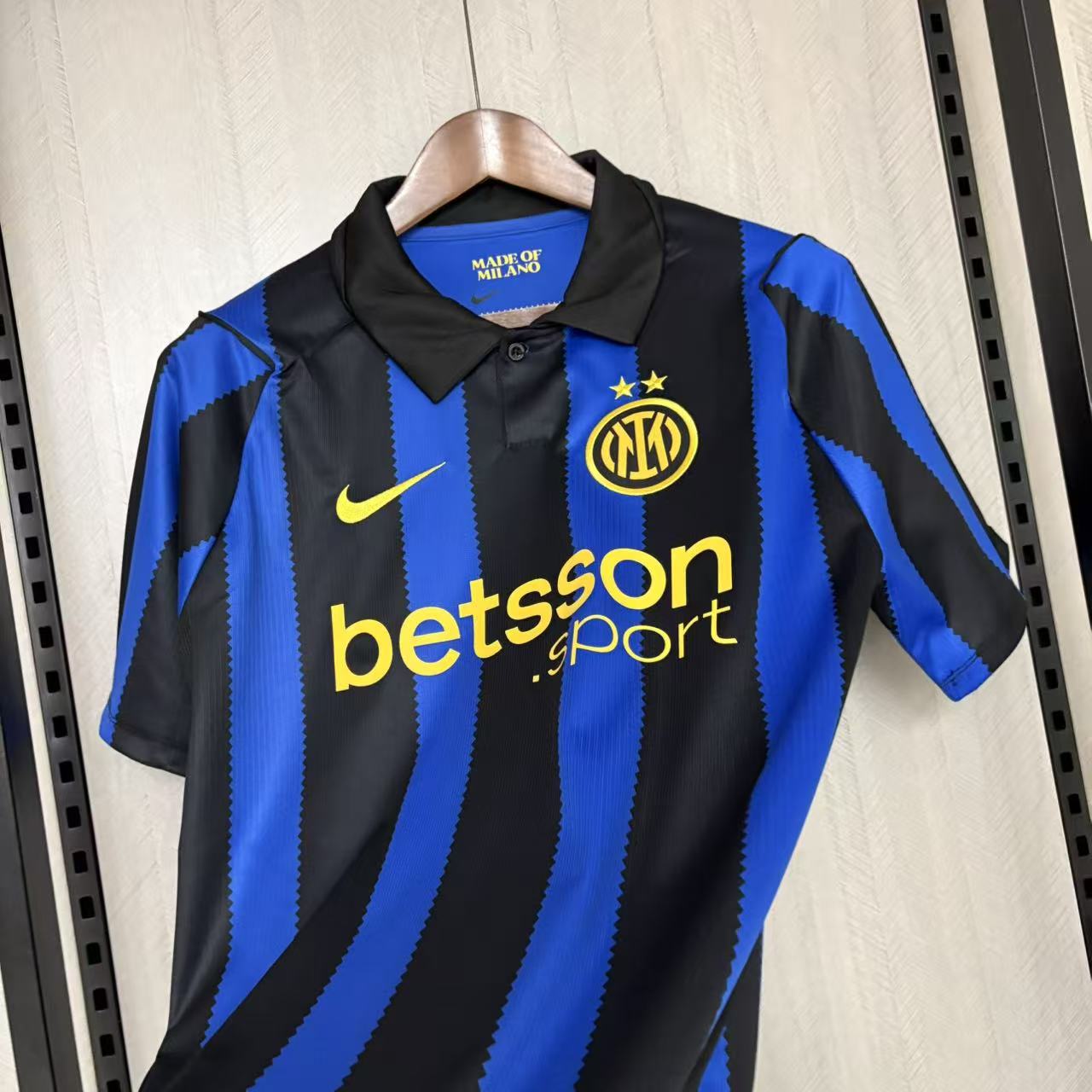 Camisola Inter Milão home azul e preta 2026/27