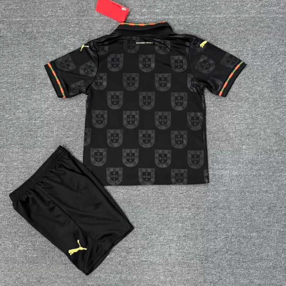Conjunto infantil Seleção Portugal edição especial pantera negra EUSÉBIO preta 2025/26