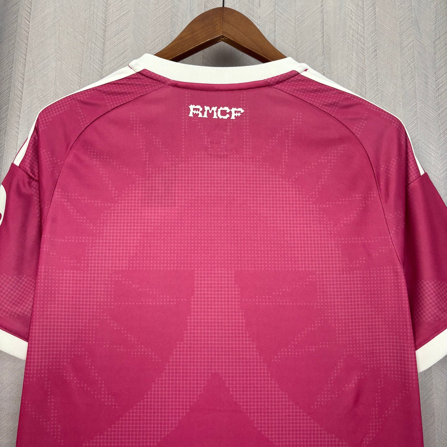 Camisola Real Madrid rosa terceira 2026/27