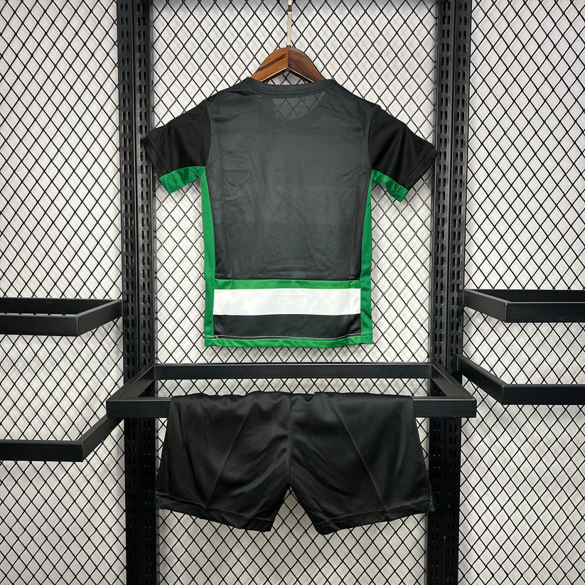 Conjunto infantil COM MEIAS principal 2024/25