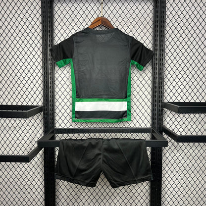 Conjunto infantil COM MEIAS principal 2024/25