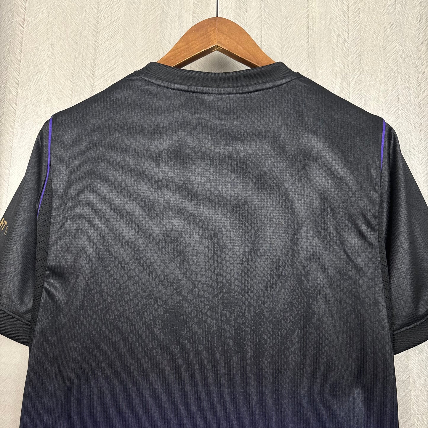 Camisola Barcelona alternativa preta e roxa 2026/27