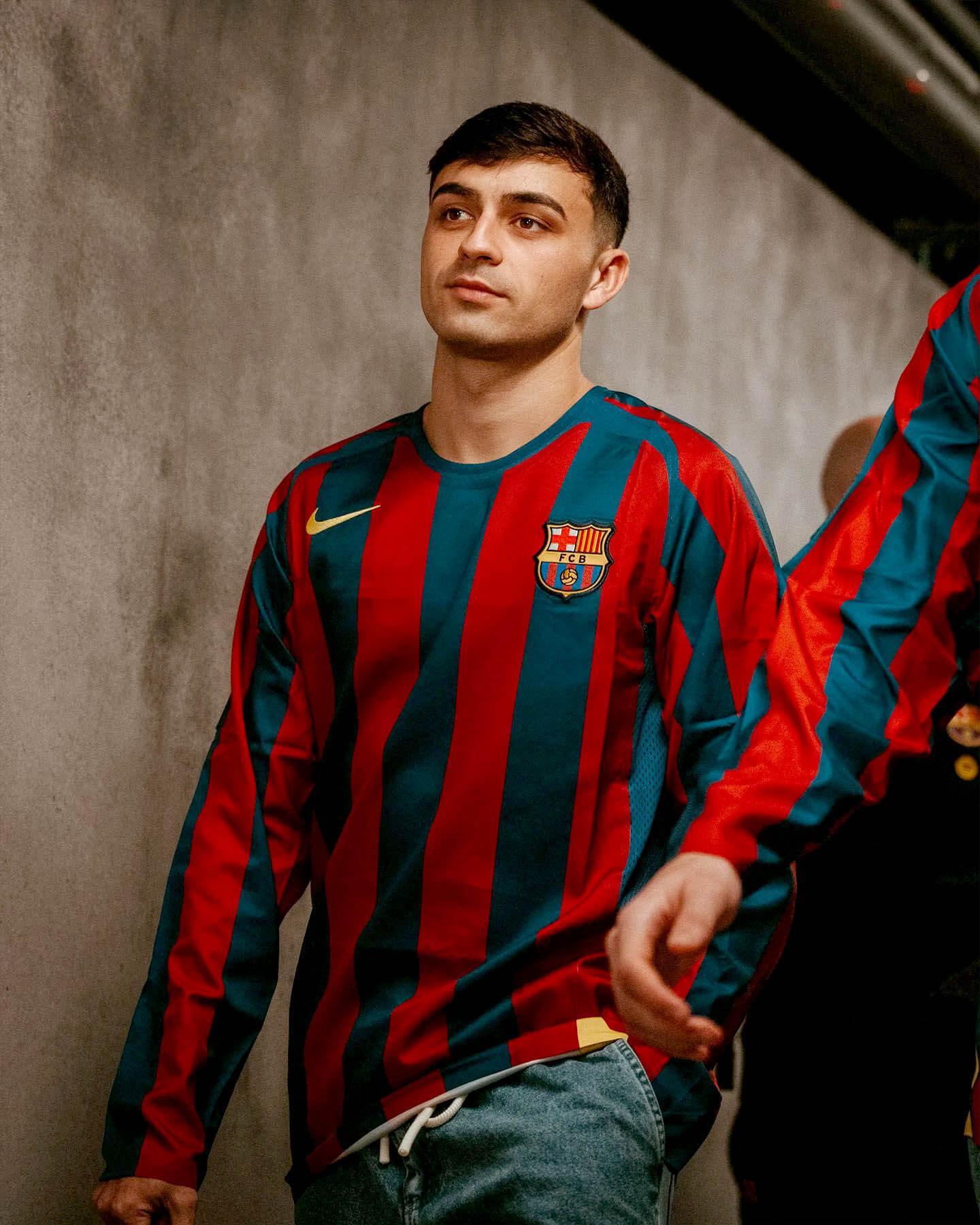 Camisola MANGA LONGA Barcelona Home Ronaldinho Retrô 2005/06 - Vermelha e Azul REEDIÇÃO