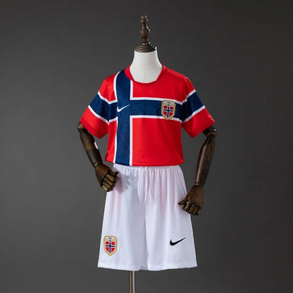 Conjunto infantil Seleção Noruega principal vermelha 2026