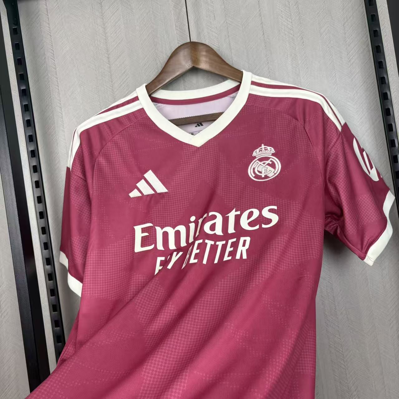 Camisola Real Madrid rosa terceira 2026/27