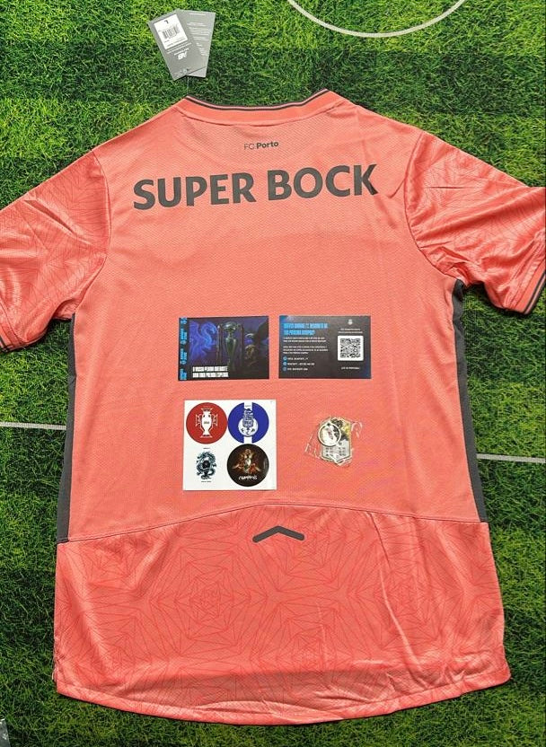 Camisola segundo equipamento rosa 2025/26 simbolo bordado