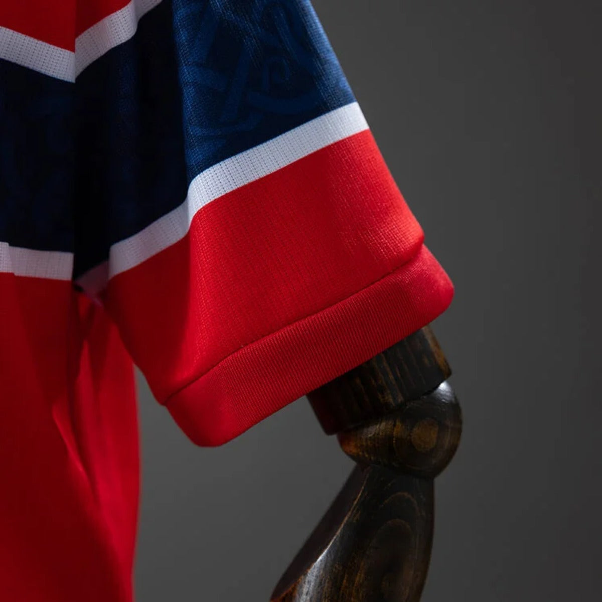 Conjunto infantil Seleção Noruega principal vermelha 2026