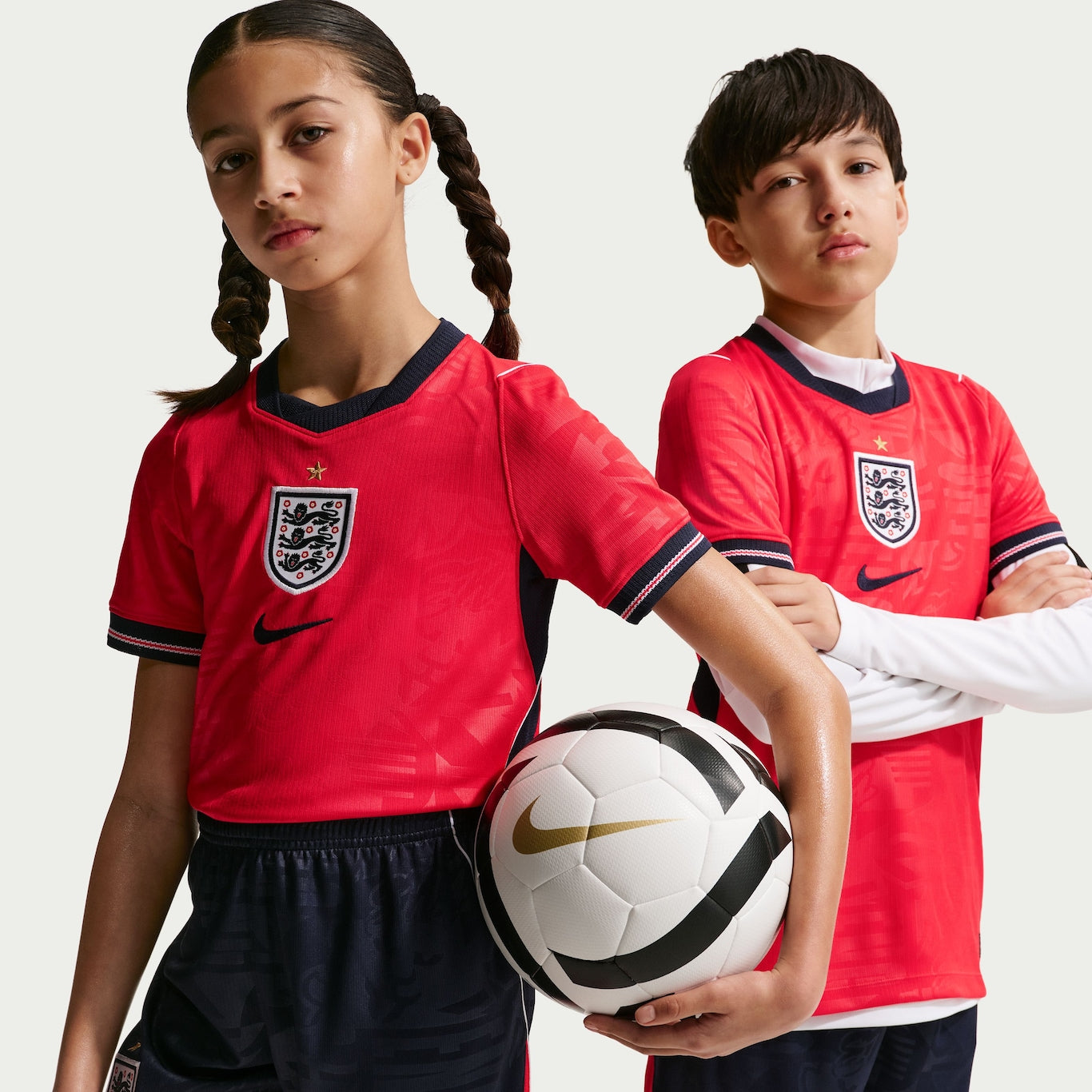 Conjunto infantil Seleção Inglaterra alternativa vermelha COPA DO MUNDO 2026