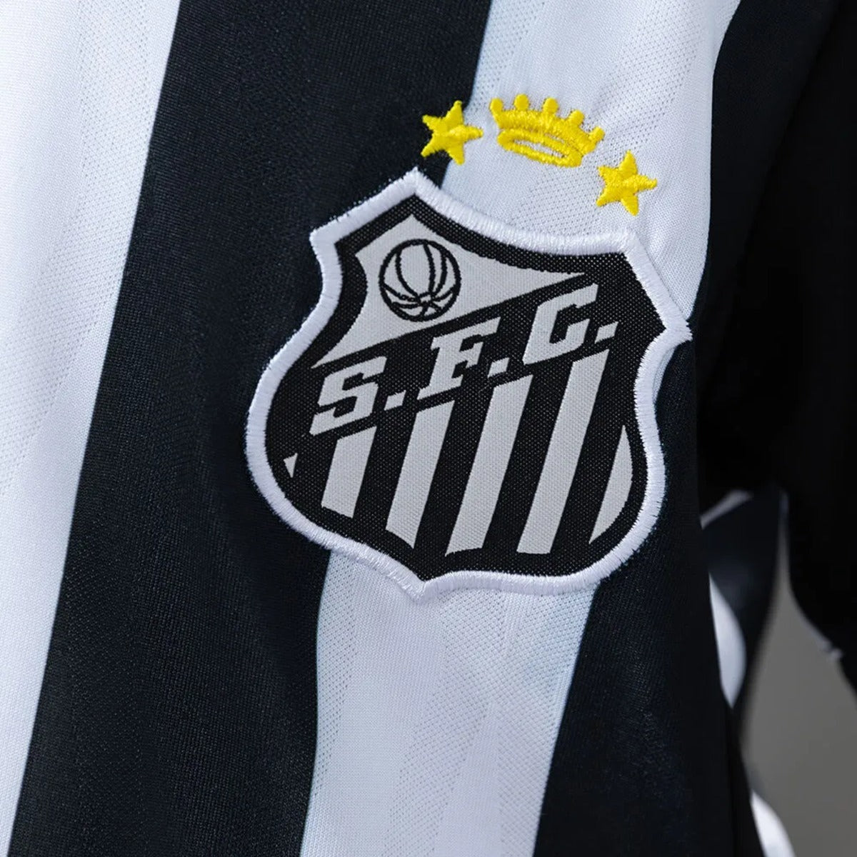 Conjunto Infantil alternativo branco/preto 2026/27