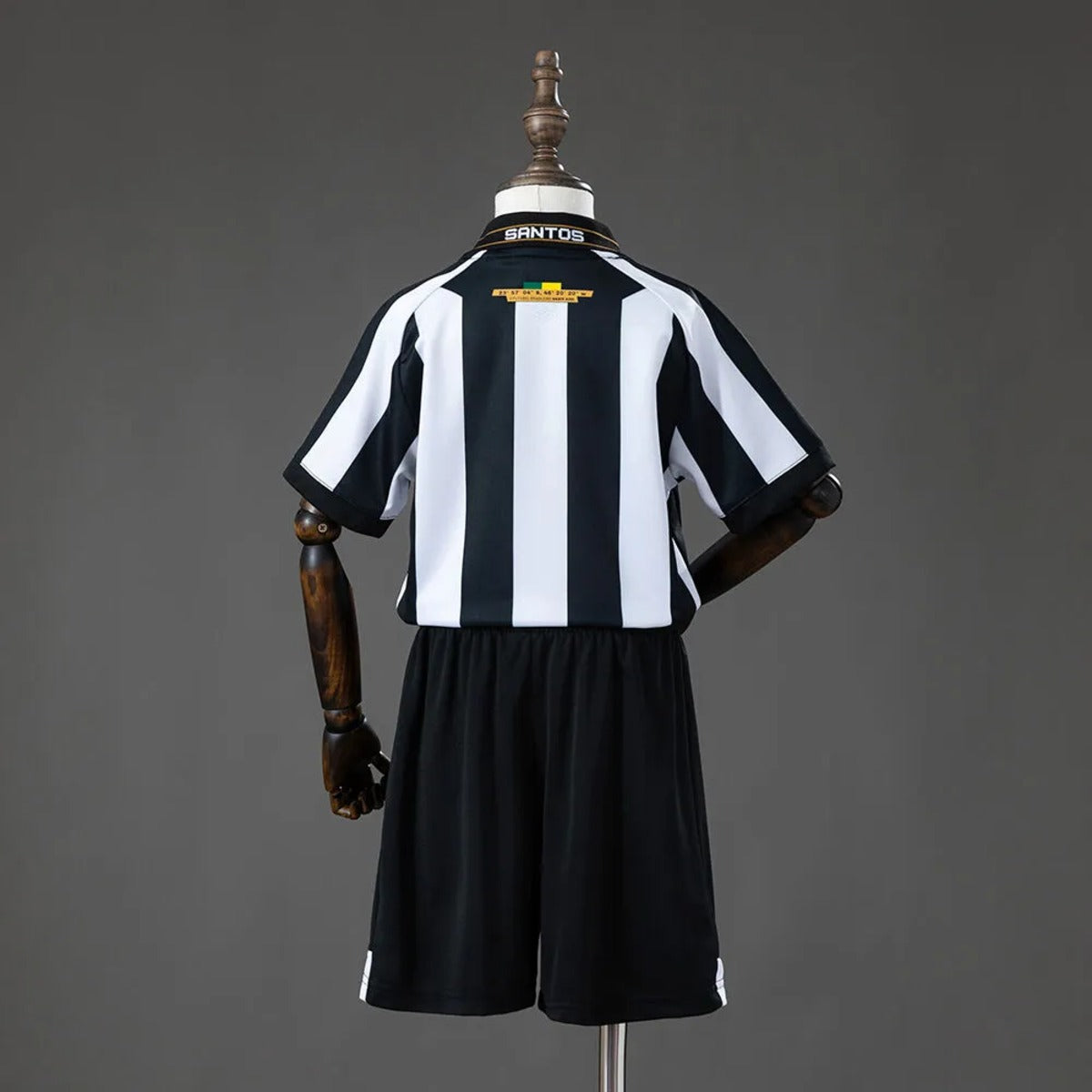 Conjunto Infantil alternativo branco/preto 2026/27