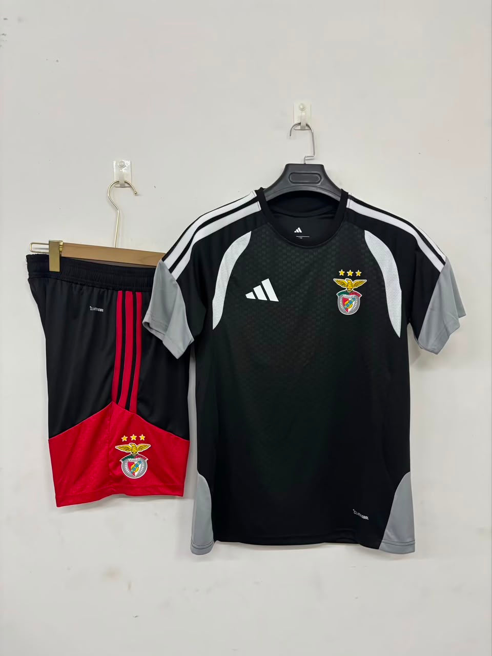 Conjunto de treino adulto águia preto 2026/27